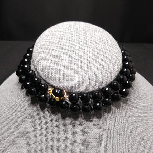 Vintage Onyx Beaded Necklace, Hand Knotted, Gold Tone Clasp, Quartz Tested 1980s - Picture 6 of 10